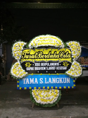 Papan Bunga Duka di Teluk Lerong Ilir